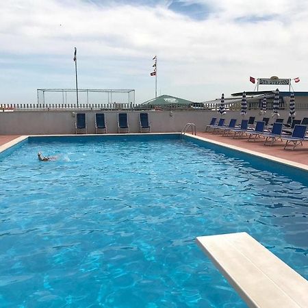 Hotel Majestic Pesaro Exterior photo