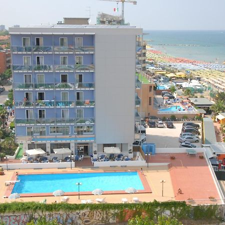 Hotel Majestic Pesaro Exterior photo